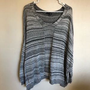 5/$25 🚨LAST CHANCE🚨 Women’s grey sweater